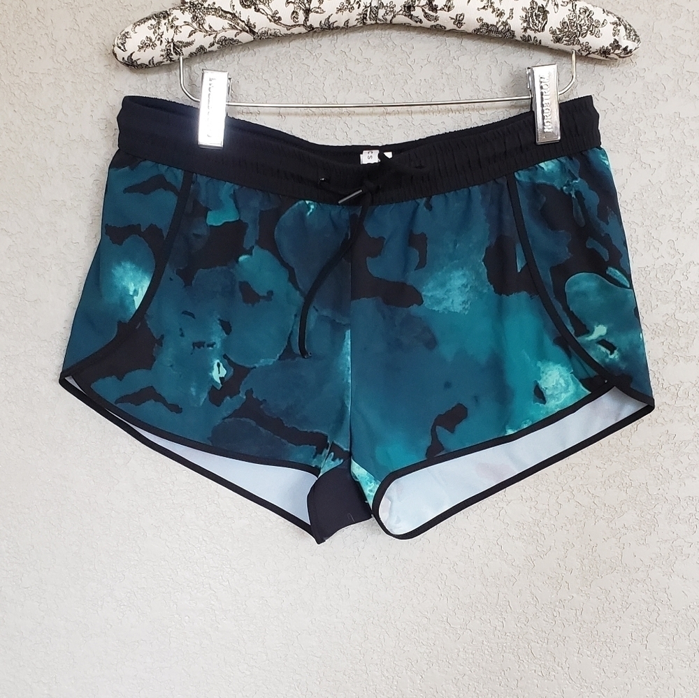 Fablerics shorts size Small